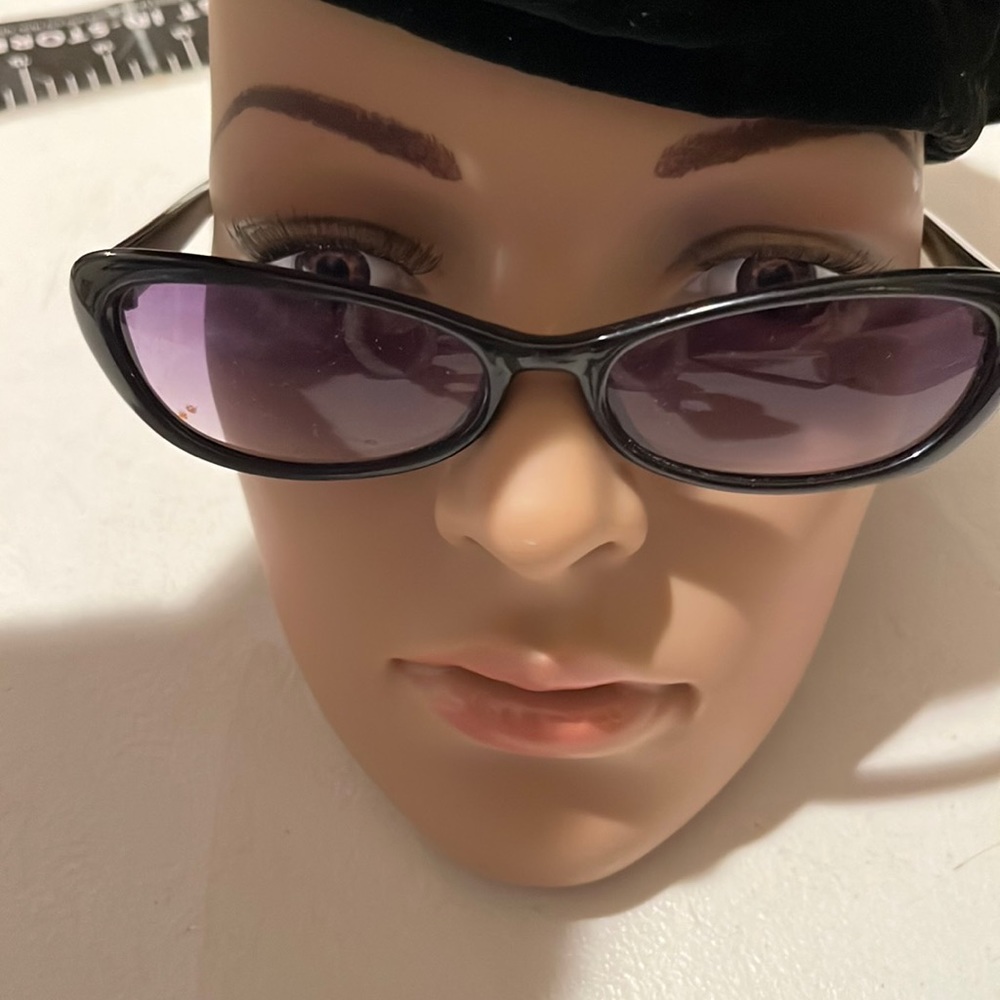 BCBG MAXAZRIA black vintage cat eye sunglasses